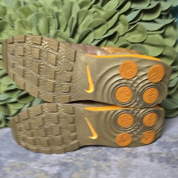 Women's Nike Athletic Shoe Shox Gravity Metallic - Picture 9 of 13